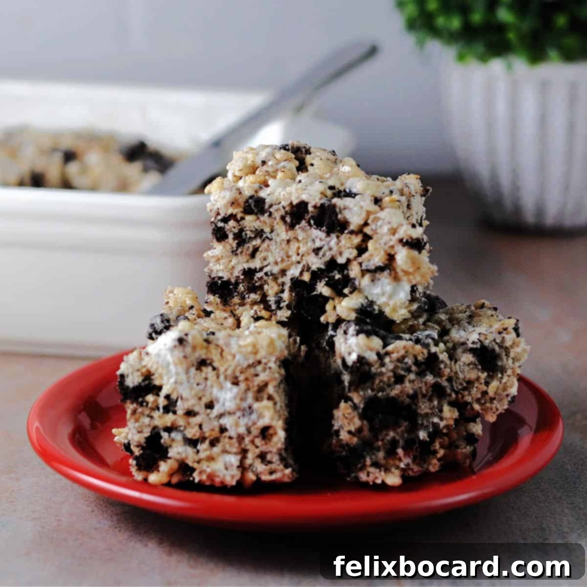 Oreo Cookies and Cream Krispie Bars 1 featured 3310